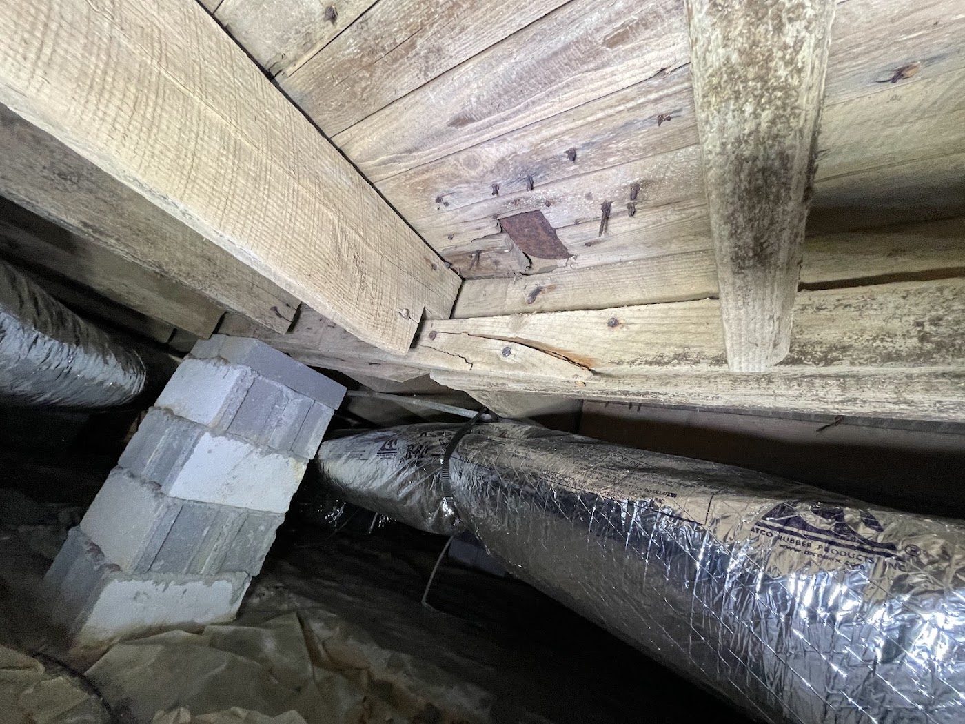 Crawl space and ductwork